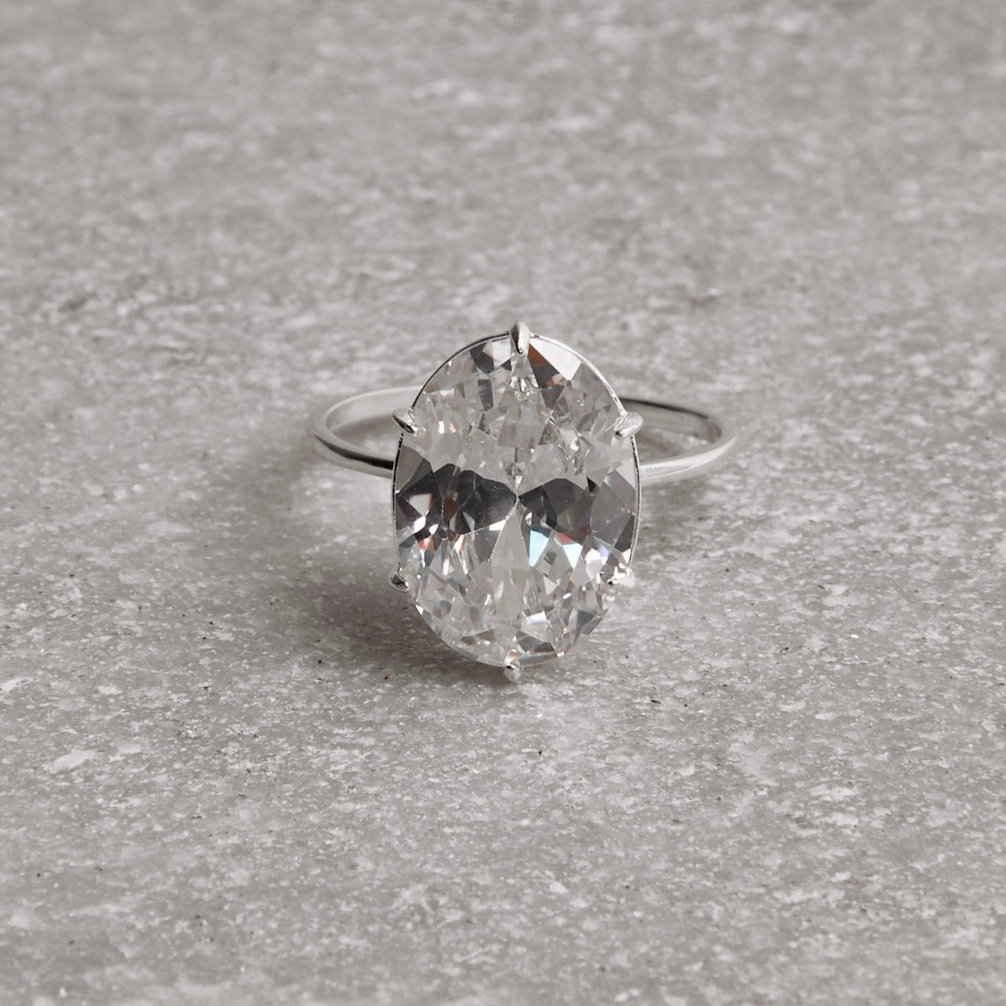 Anel solitário zircônia oval 14x10mm