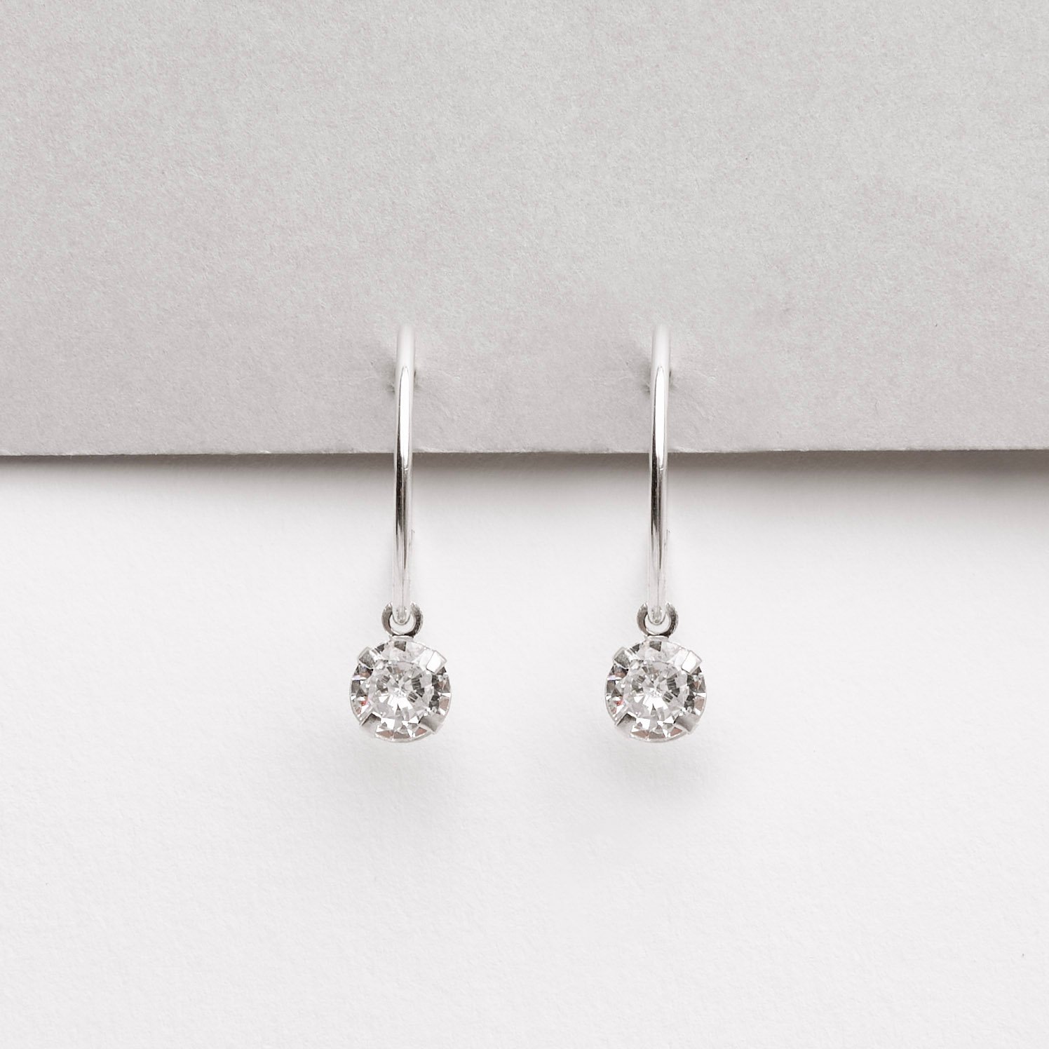Argola 18mm pingente zircônia cristal