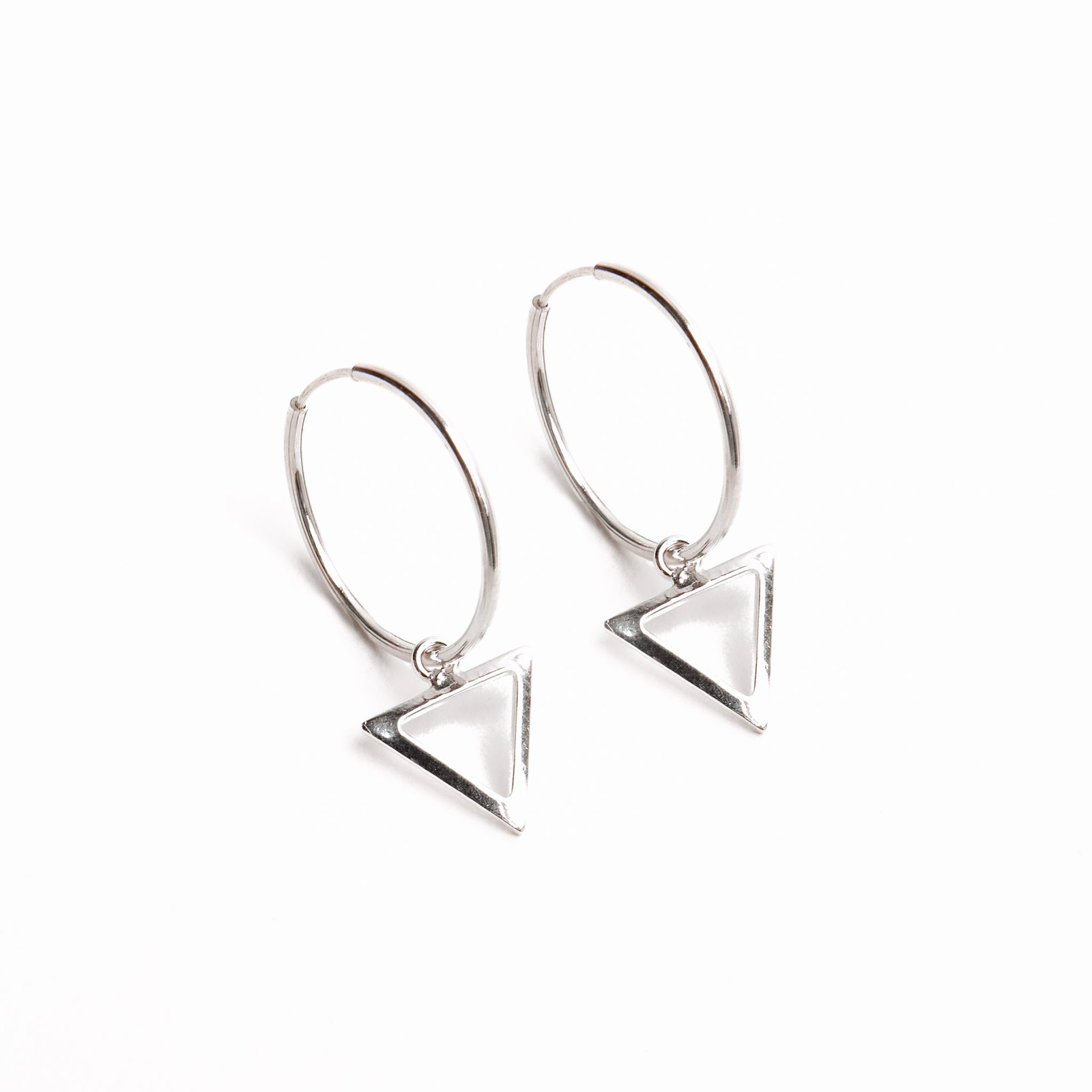 Argola 18mm pingente triângulo vazado 10mm