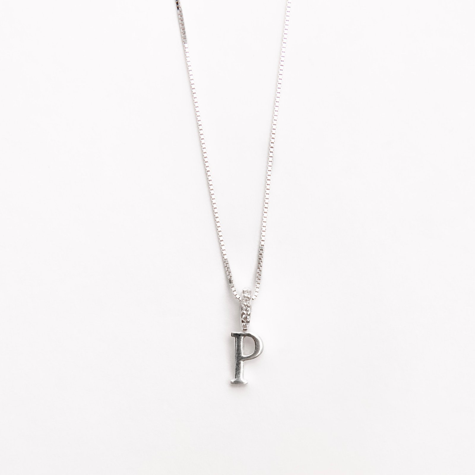 Colar pingente letra P elo cravejado 8mm 45cm
