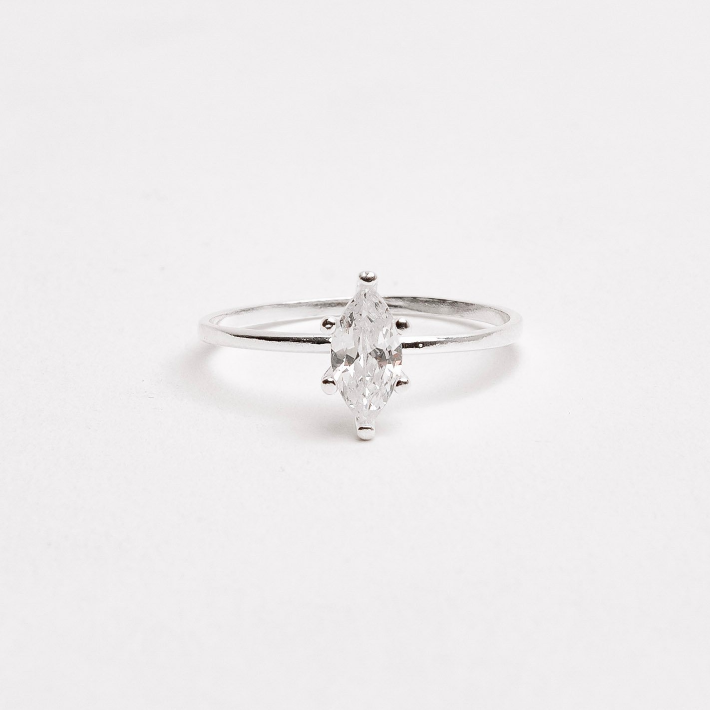 Anel solitário zircônia navete 7x4mm