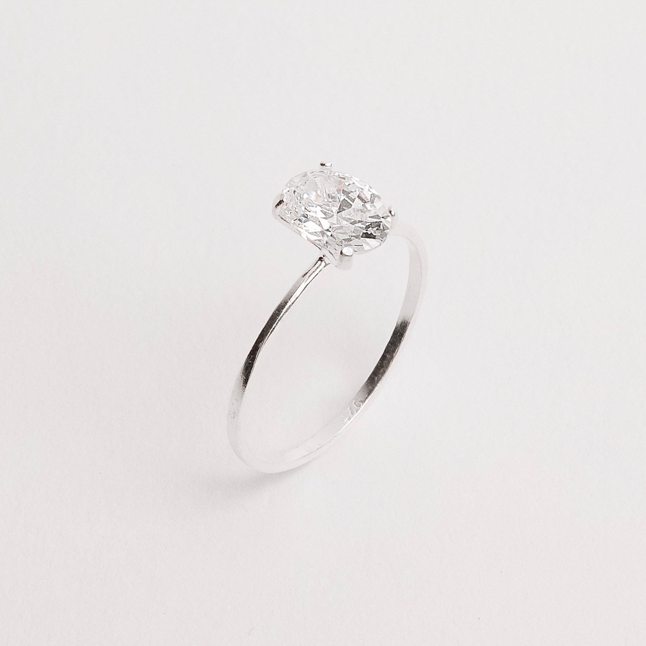 Anel solitário zircônia oval 8x6mm