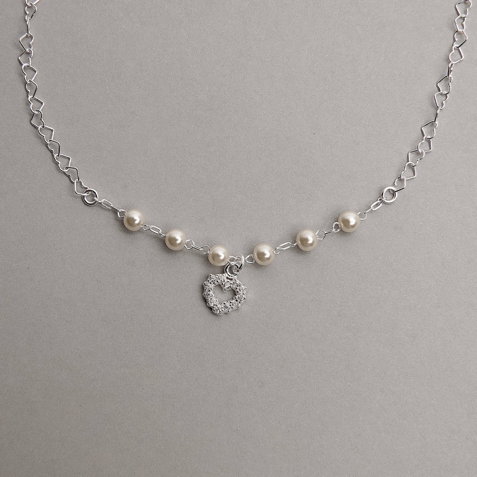 Pulseira corrente coração entremeio pérolas com pingente coração vazado cravejado 8mm 19+3cm