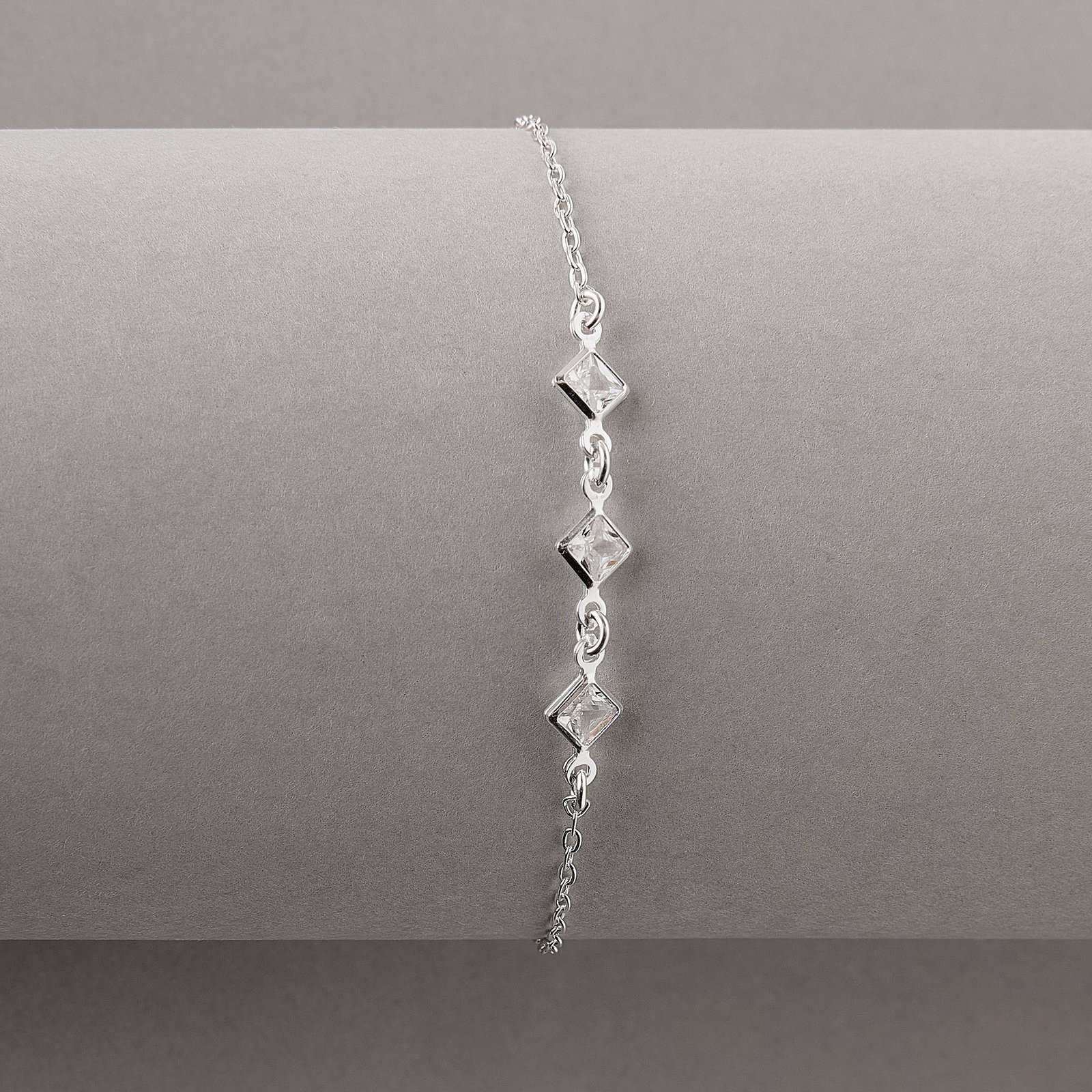 Imagem Secundária Pulseira entremeio zircônias losango 6mm 18+3cm