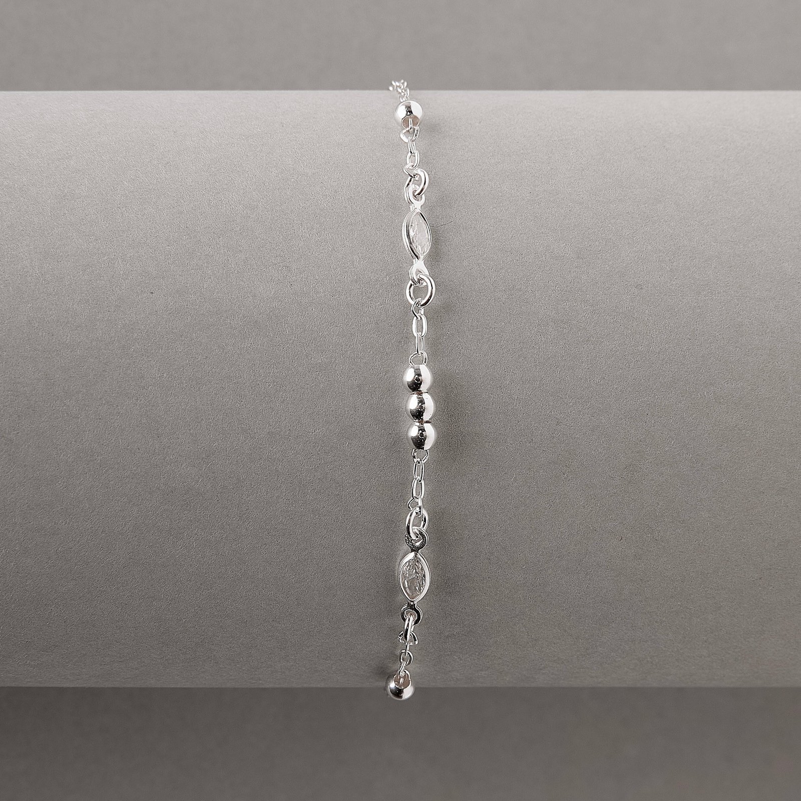 Imagem Secundária Pulseira entremeios bolas e zircônias navete 18+3cm