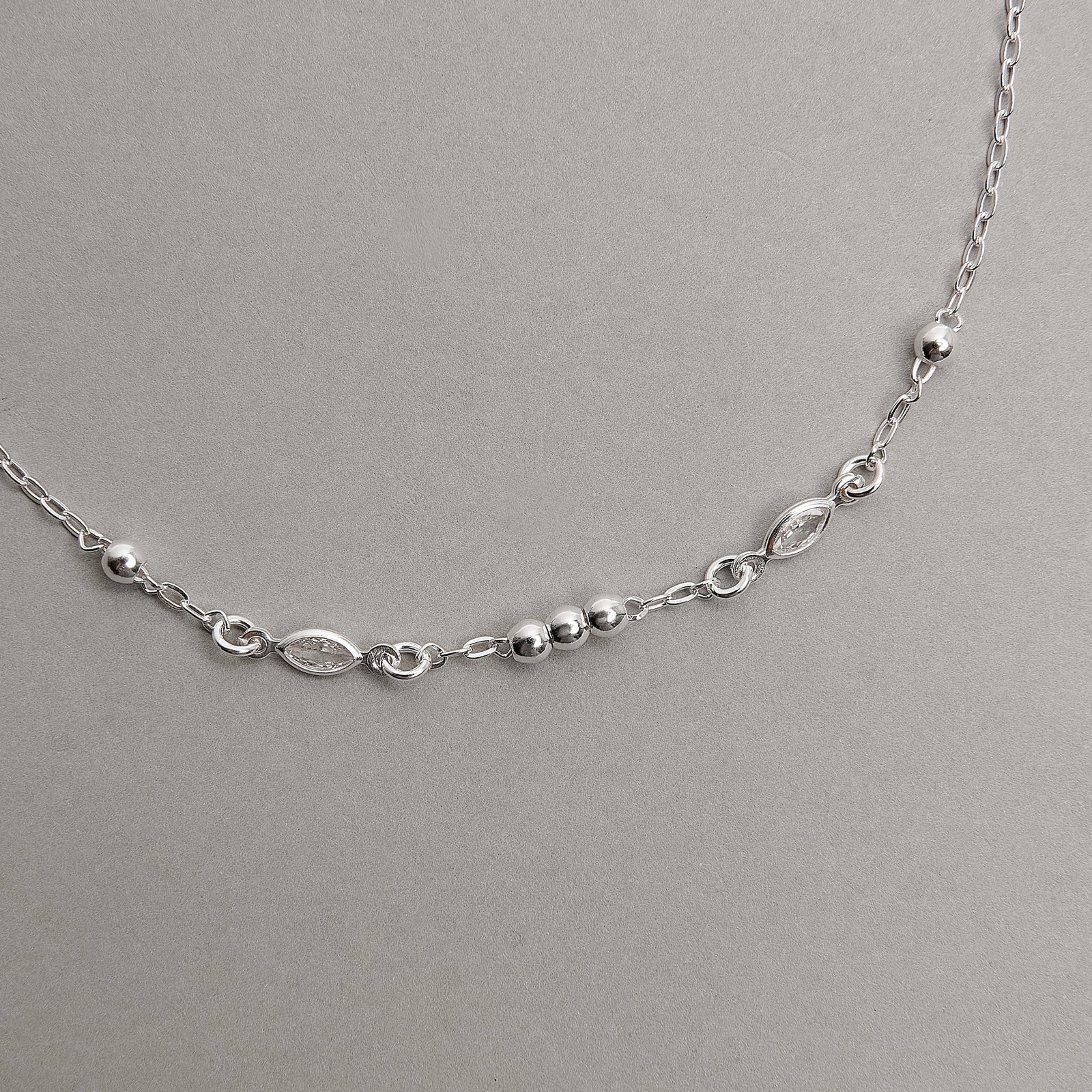 Pulseira entremeios bolas e zircônias navete 18+3cm
