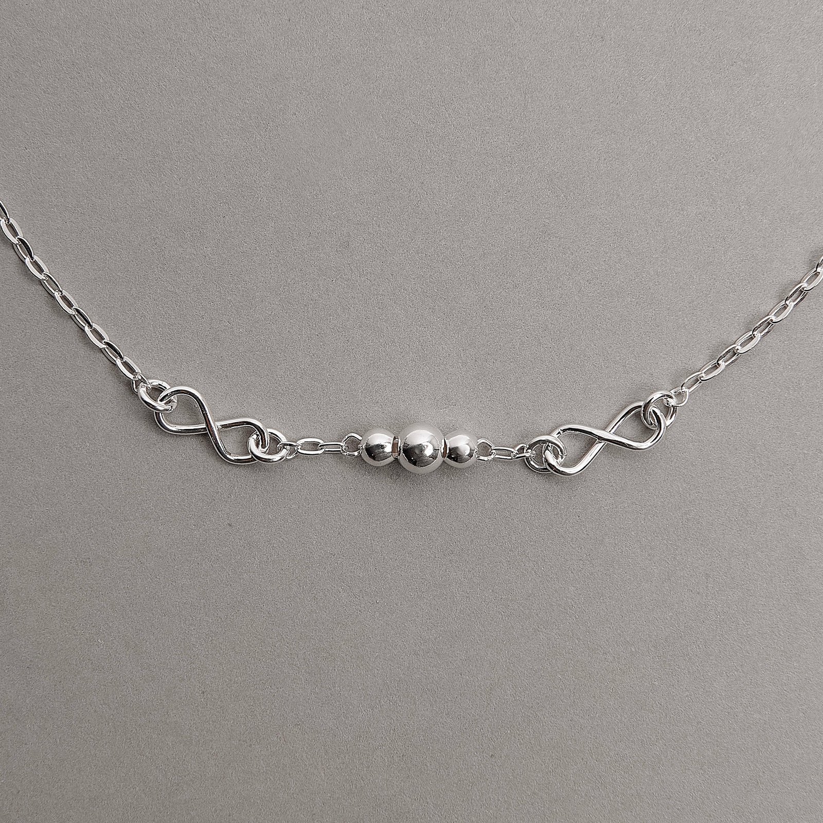 Pulseira infantil entremeios infinitos e bolas 13cm com alongadora
