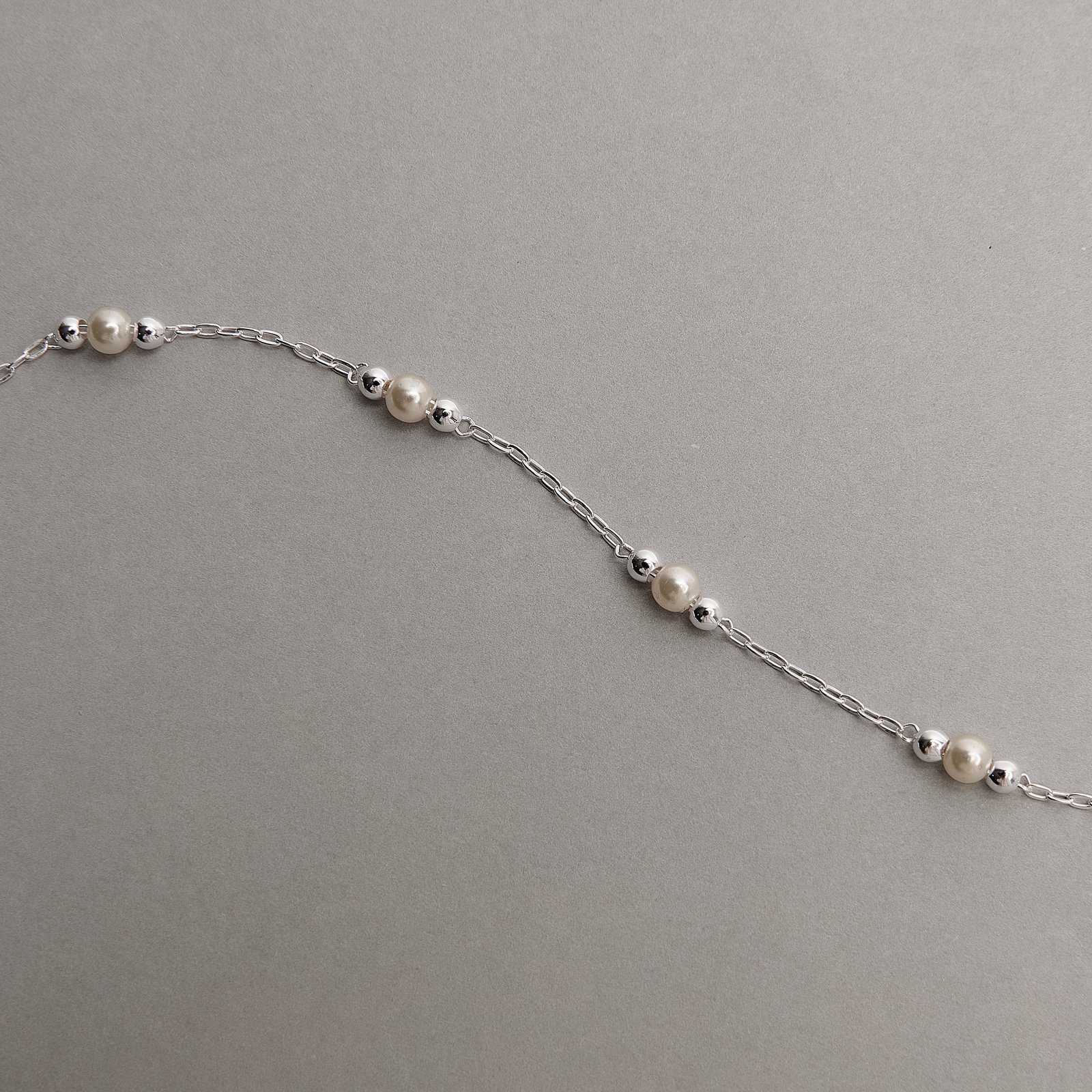 Pulseira entremeios bolas 3mm e pérolas 4mm 18+3cm