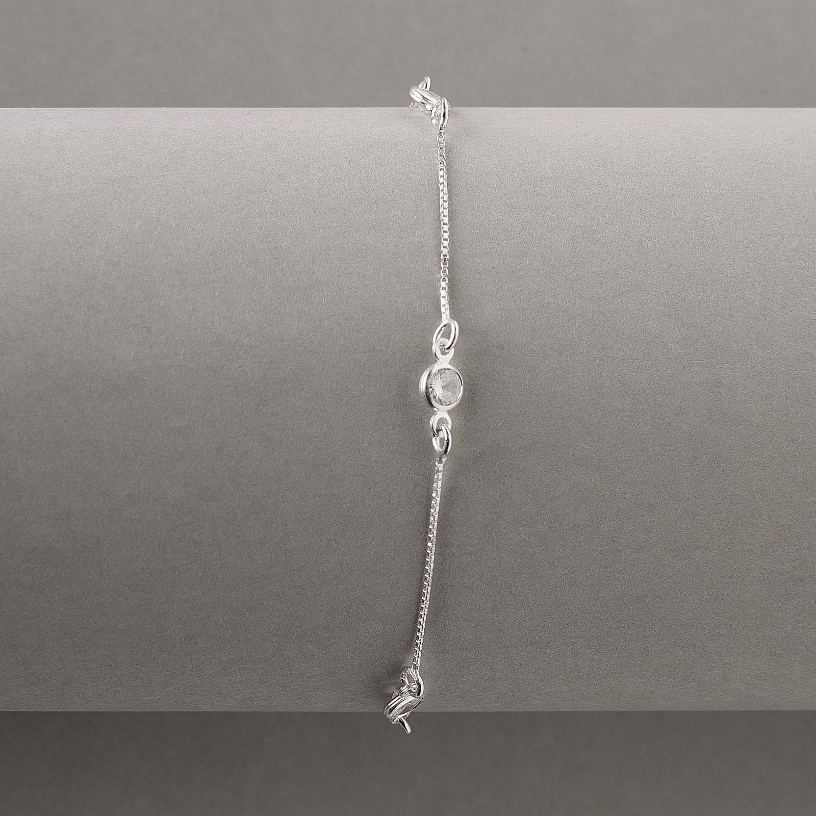 Imagem Secundária Pulseira 3 entremeios zircônia 5mm 19+3cm