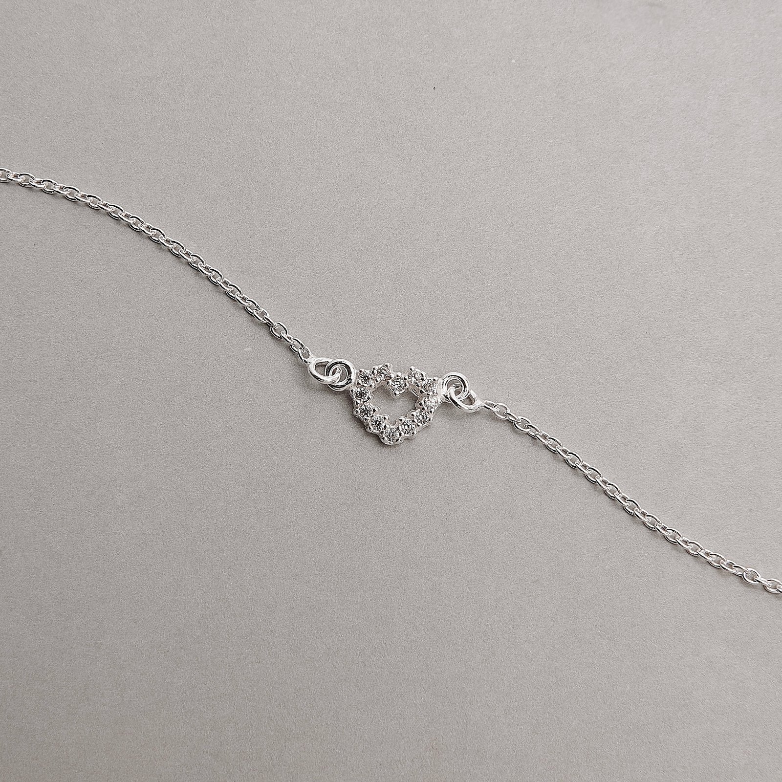 Pulseira entremeio coração vazado cravejado 8mm corrente cadeado 19+3cm