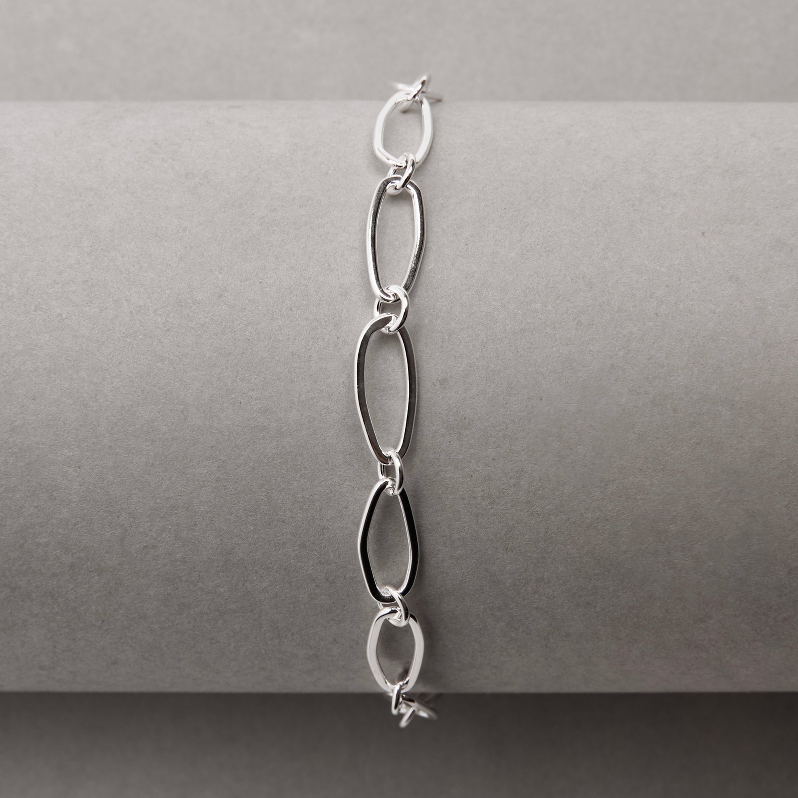 Imagem Secundária Pulseira entremeios elos trabalhados 16+4cm