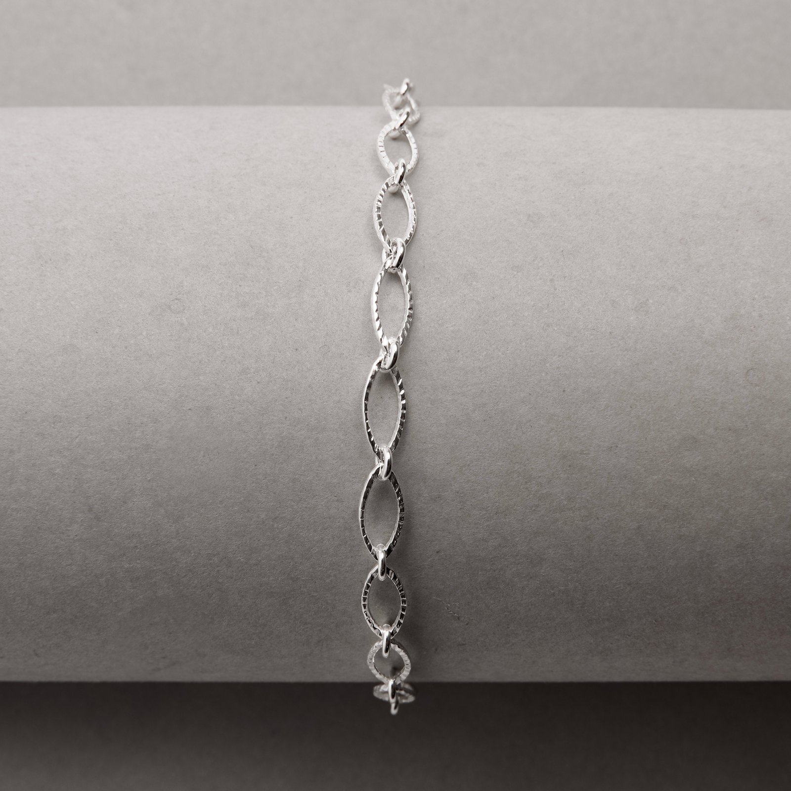 Imagem Secundária Pulseira entremeios elos navete 16+4cm