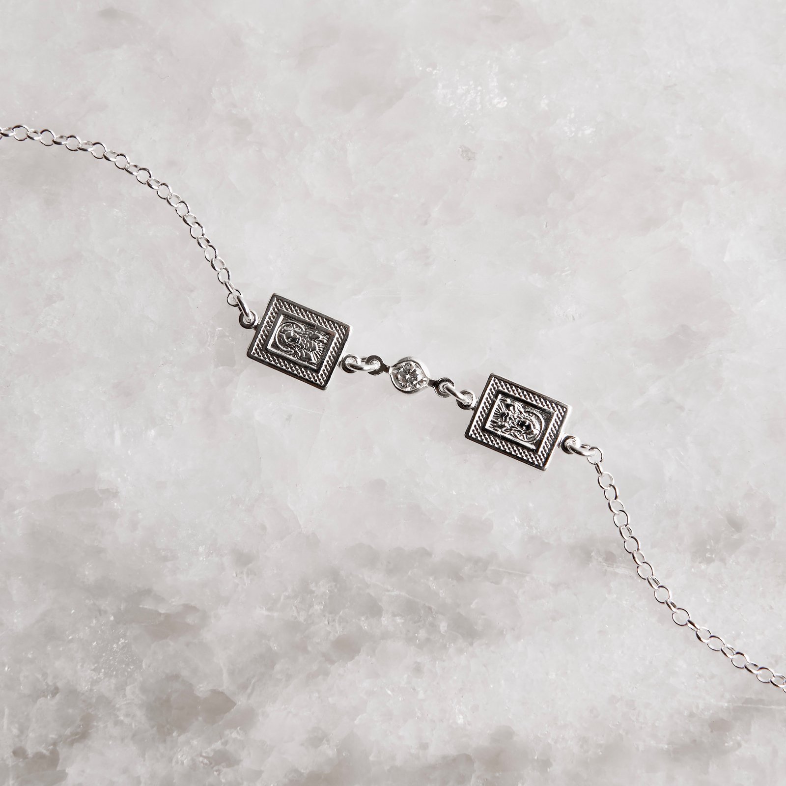 Pulseira entremeio medalhas Sagrado Coração verso salmos e zircônia 16+4cm