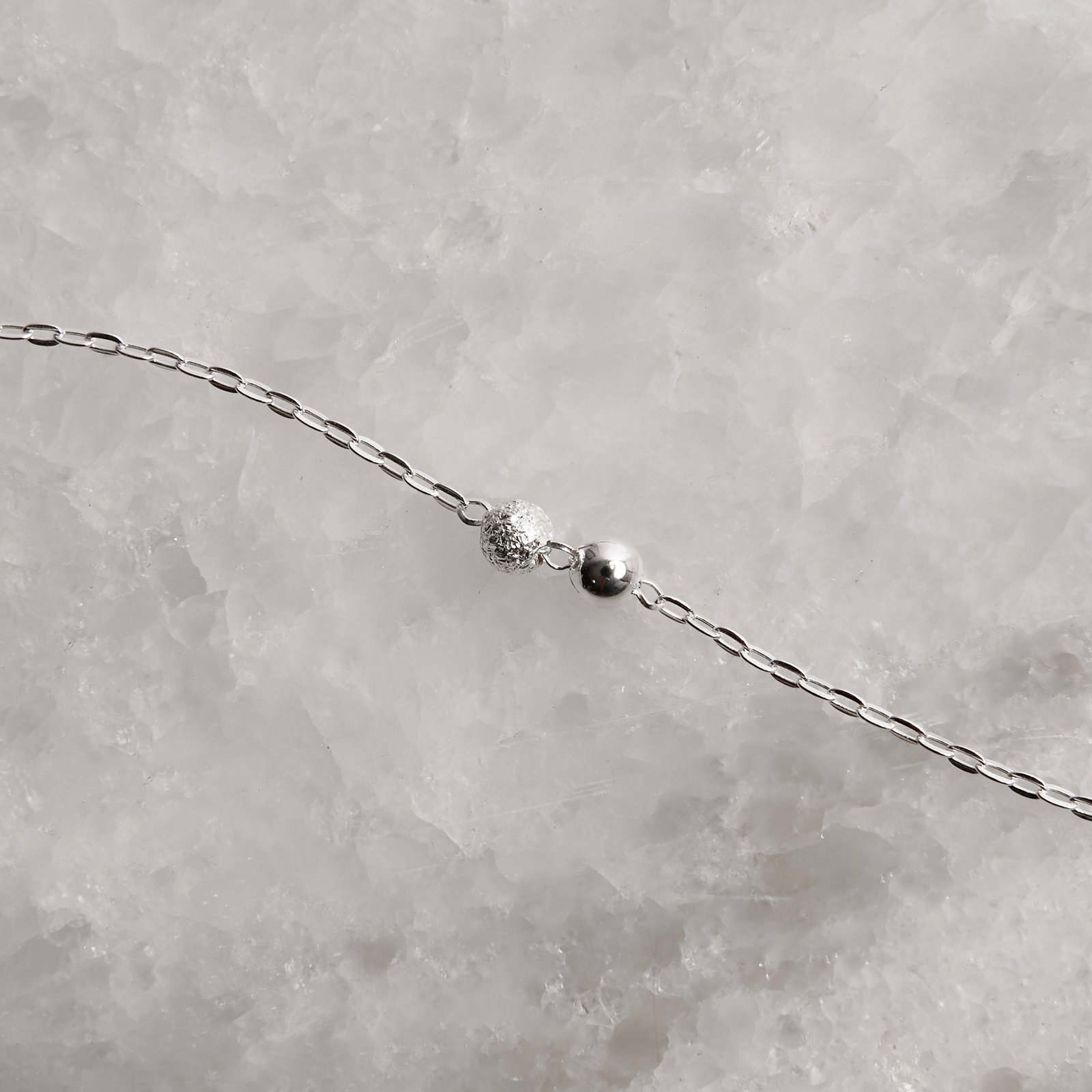 Pulseira entremeio 2 bolas 4mm corrente cadeado 16+4cm