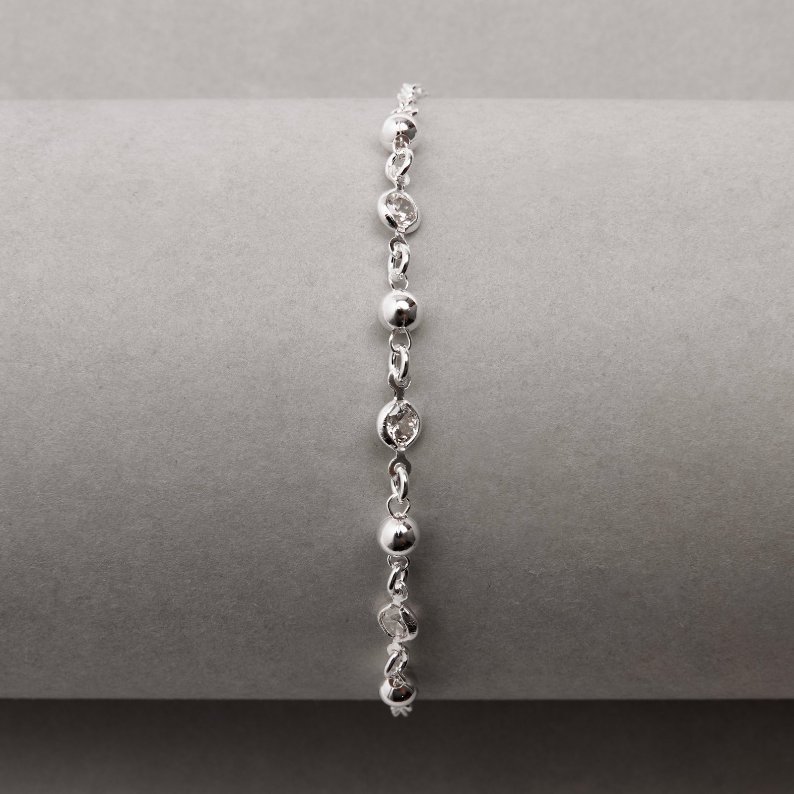 Imagem Secundária Pulseira entremeio bola e zircônia 4mm corrente elo português 16+4cm