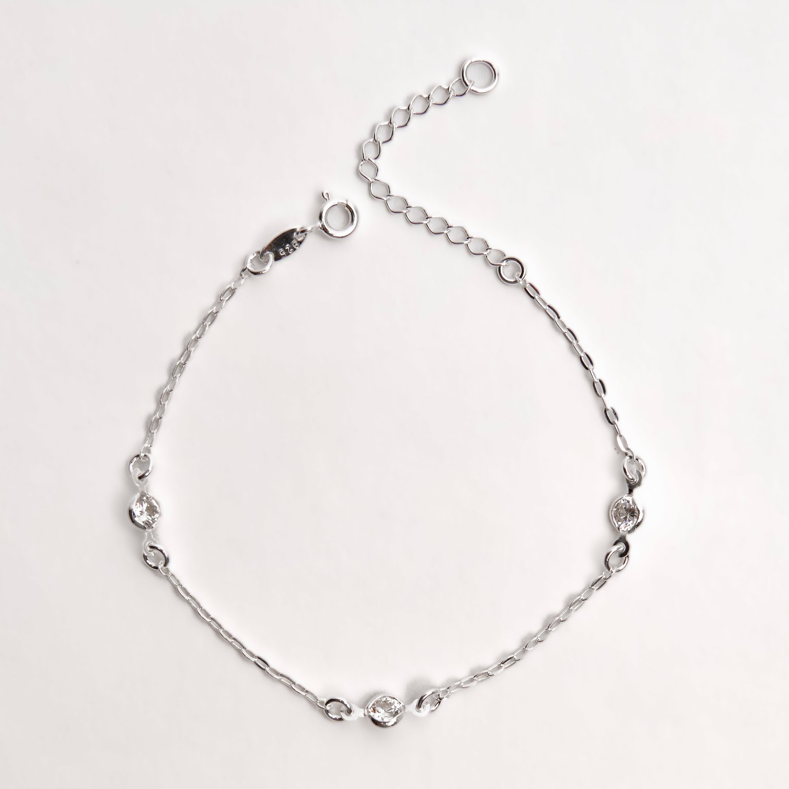 Pulseira entremeios 3 zircônias 4mm corrente cadeado 16+4cm