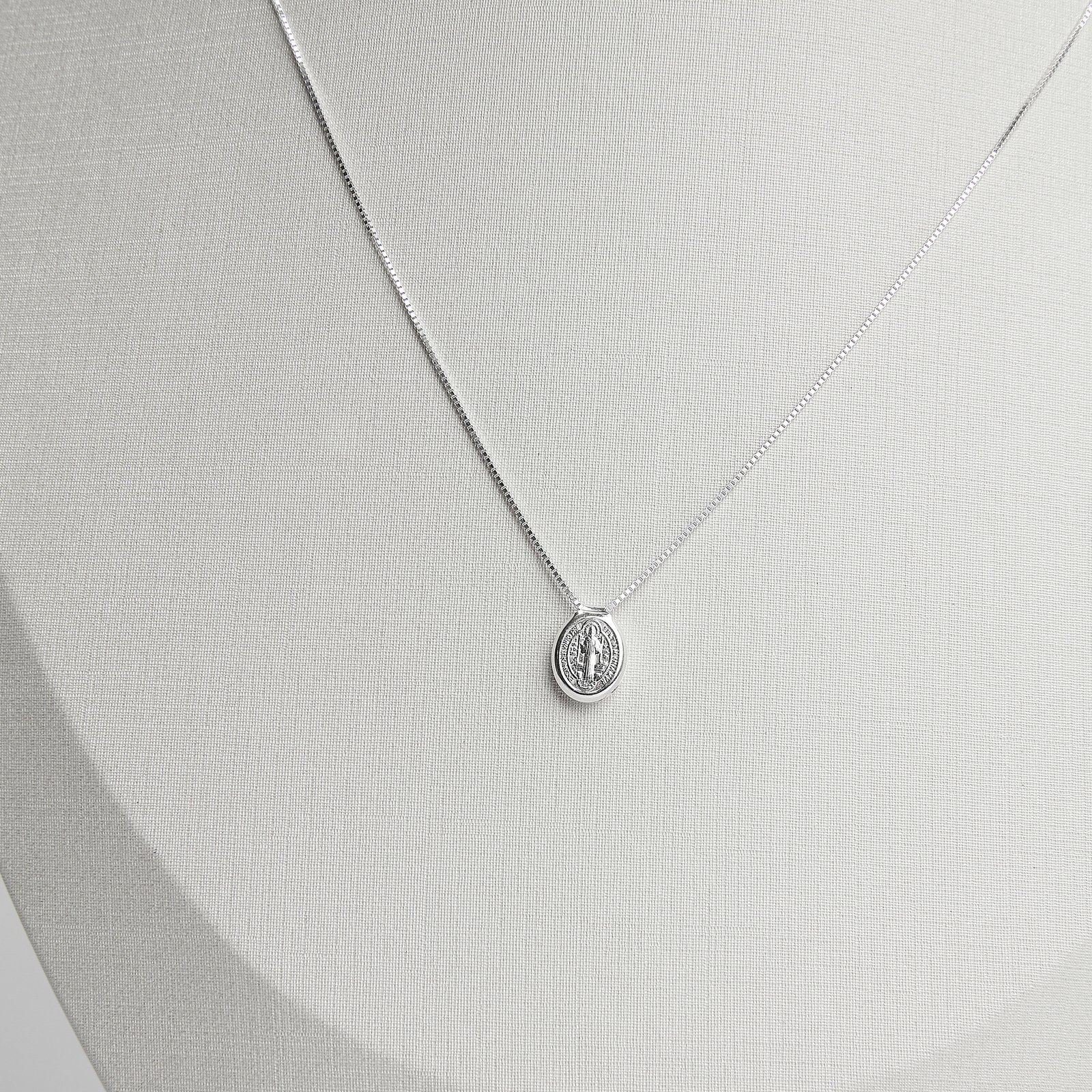 Imagem Secundária Escapulário medalha oval São Bento passante v12 60cm