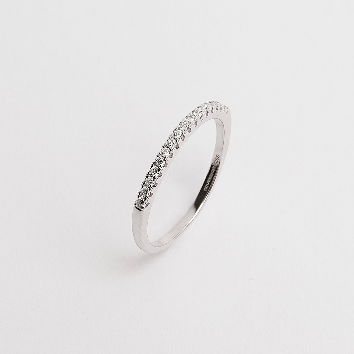 Anel meia aliança moissanite 1.25mm ródio