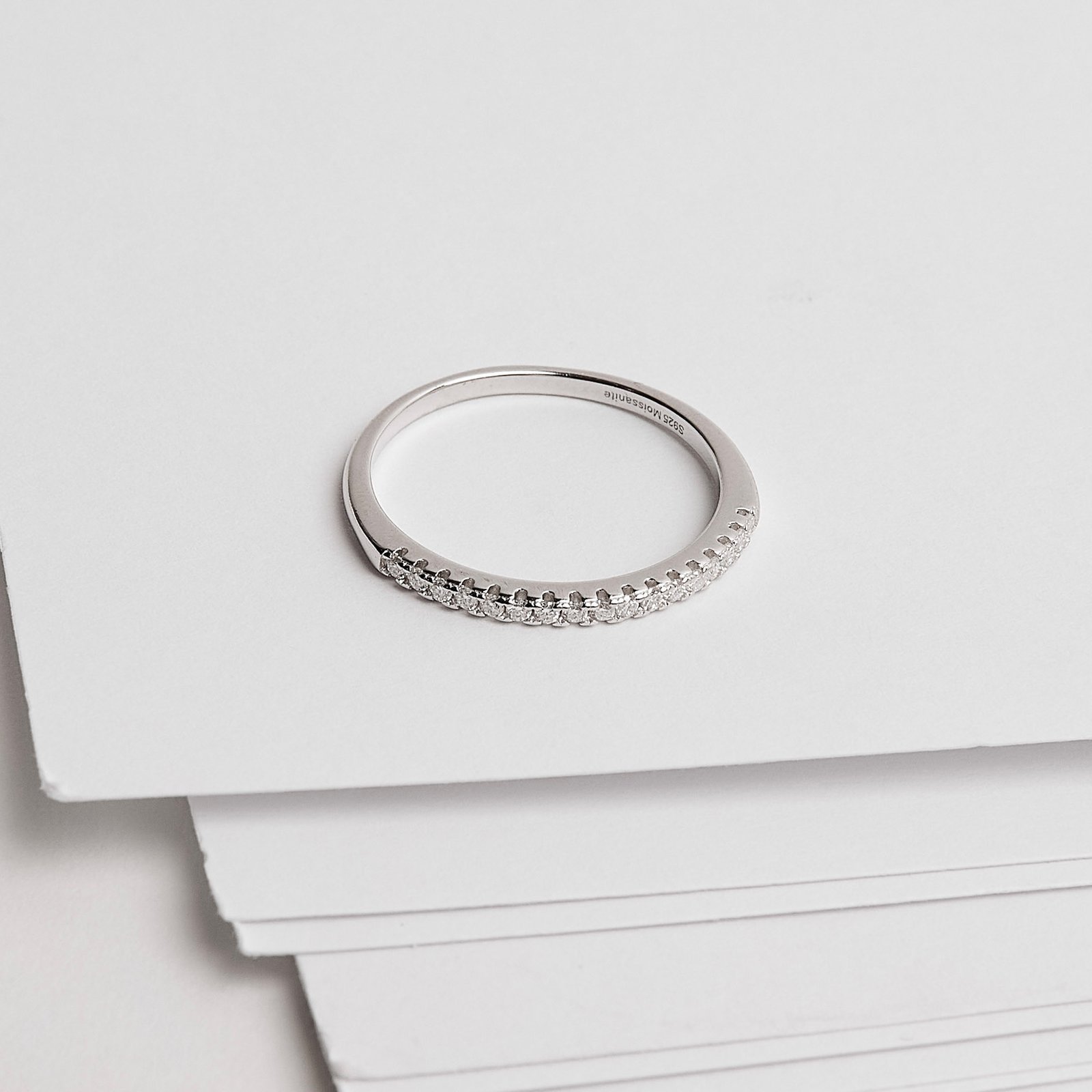 Imagem Secundária Anel meia aliança moissanite 1.25mm ródio