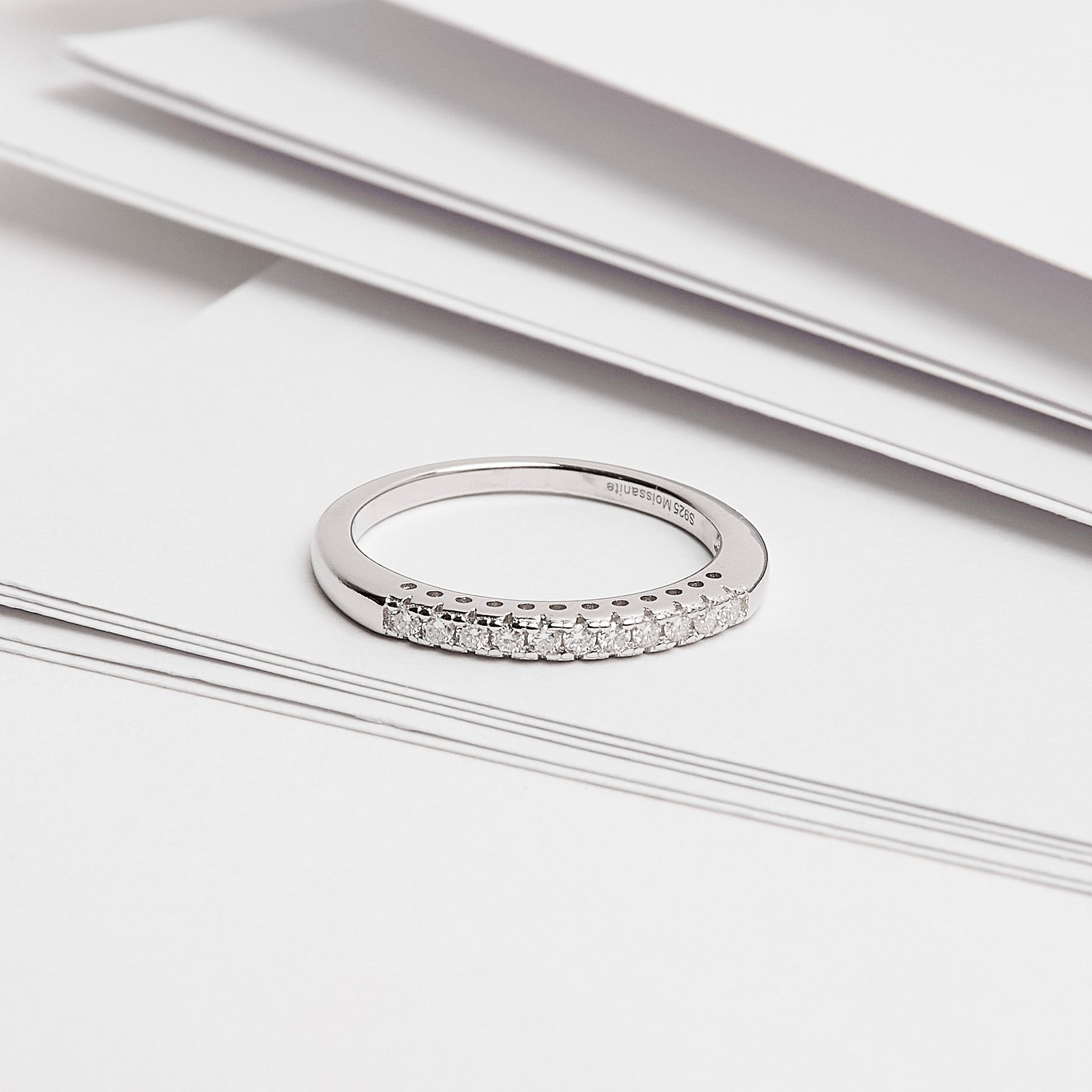 Anel meia aliança moissanite 1.5mm ródio