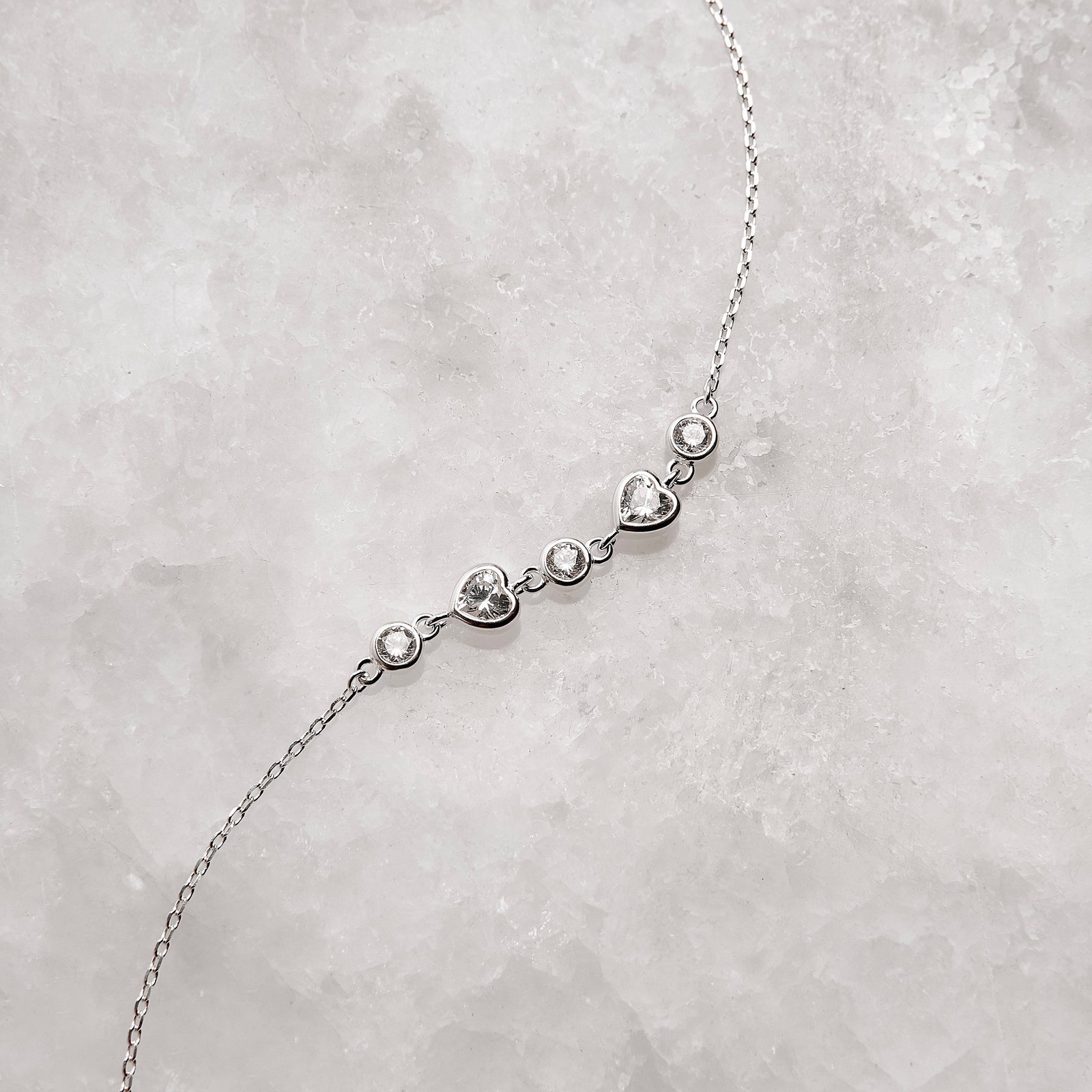 Pulseira entremeio coração e zircônia redonda 16+4cm