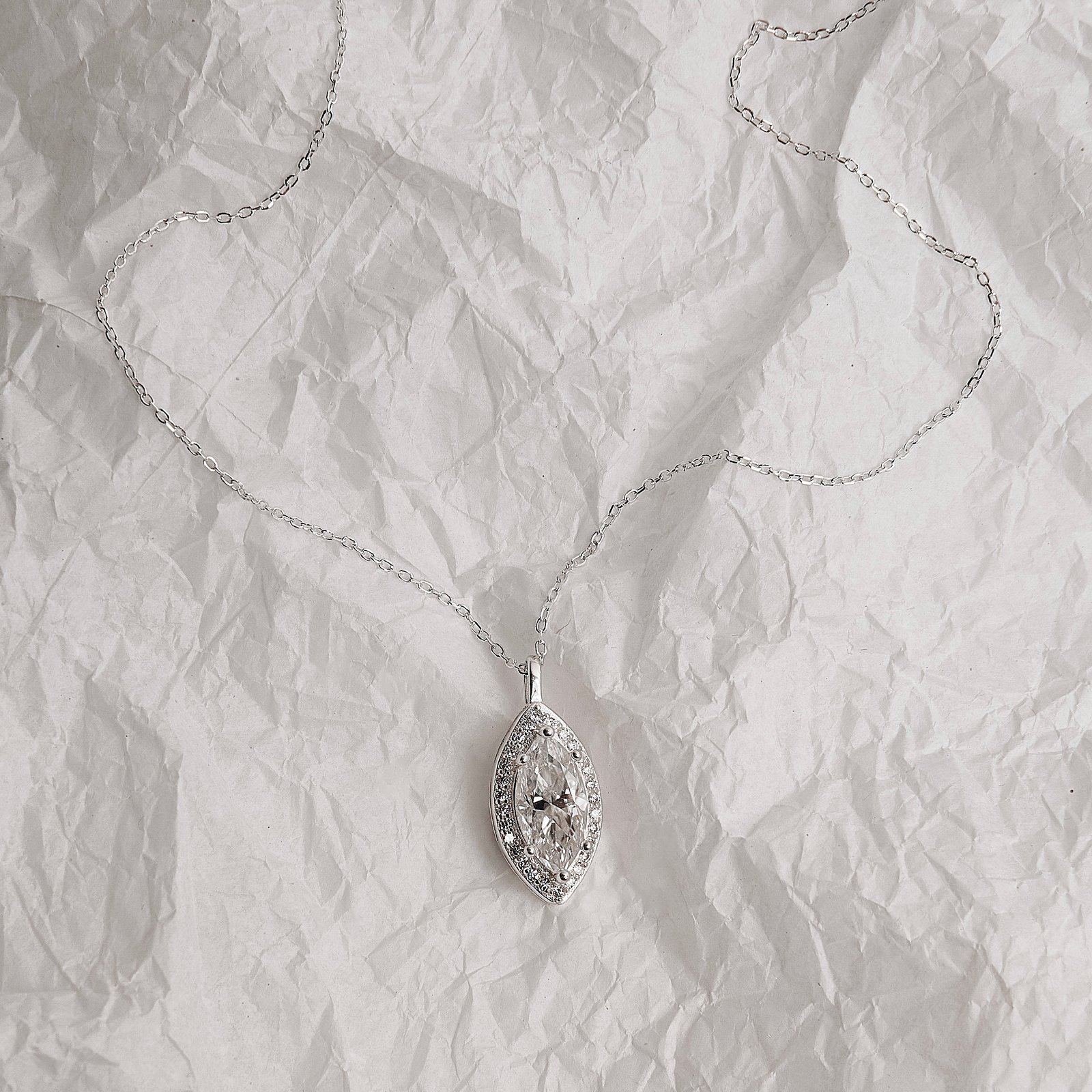 Colar pingente moissanite navete 12x6mm com cravejado corrente cadeado 40+5cm