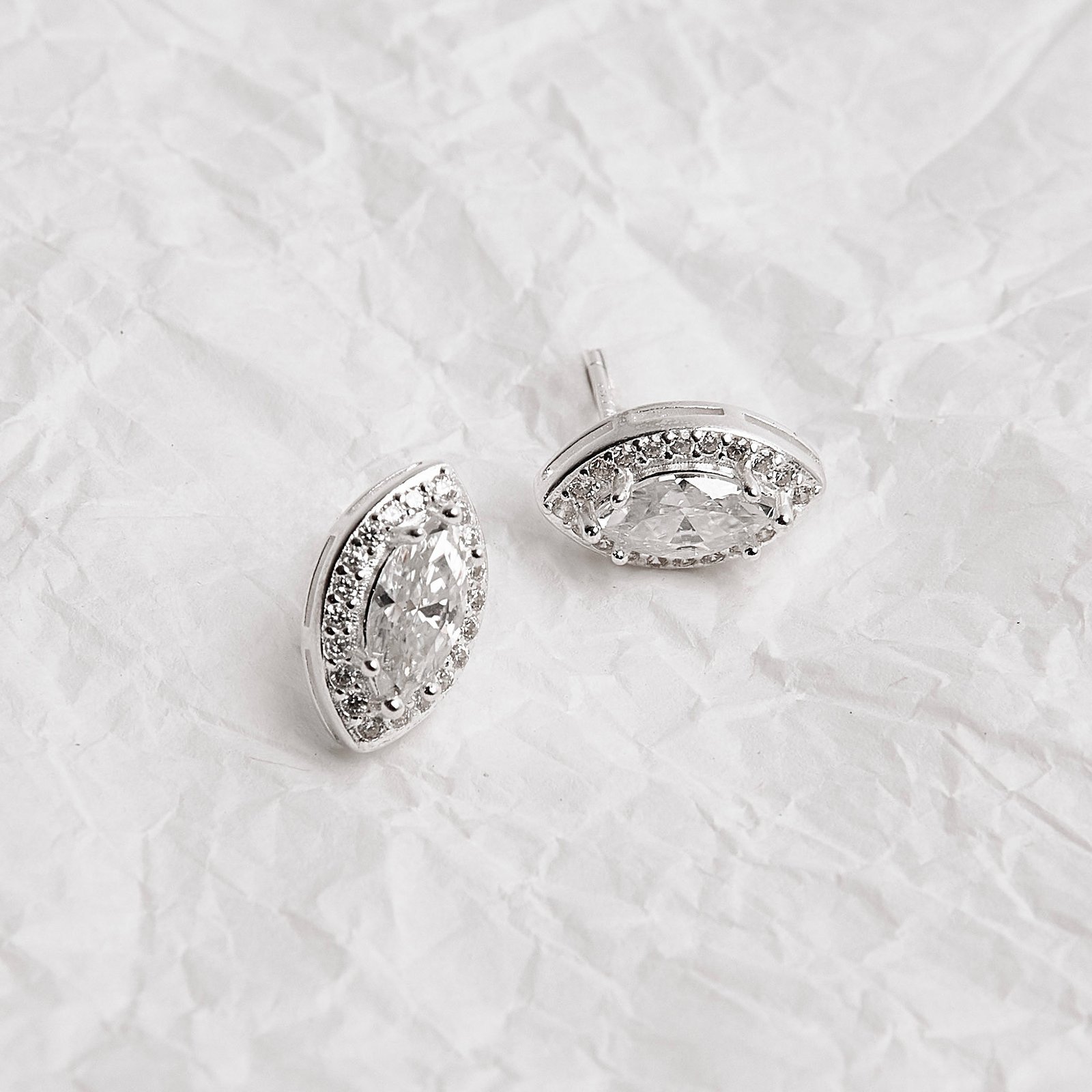 Imagem Secundária Brinco moissanite navete 8x4mm com cravejado