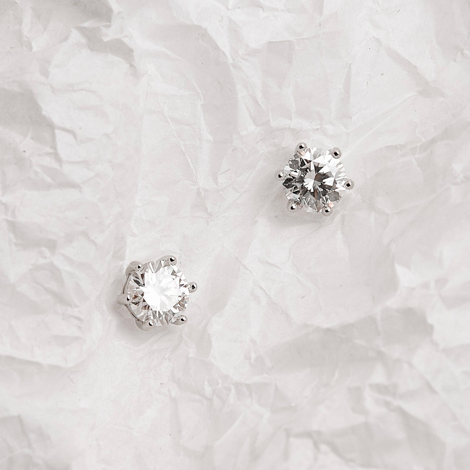 Brinco moissanite 6mm ródio