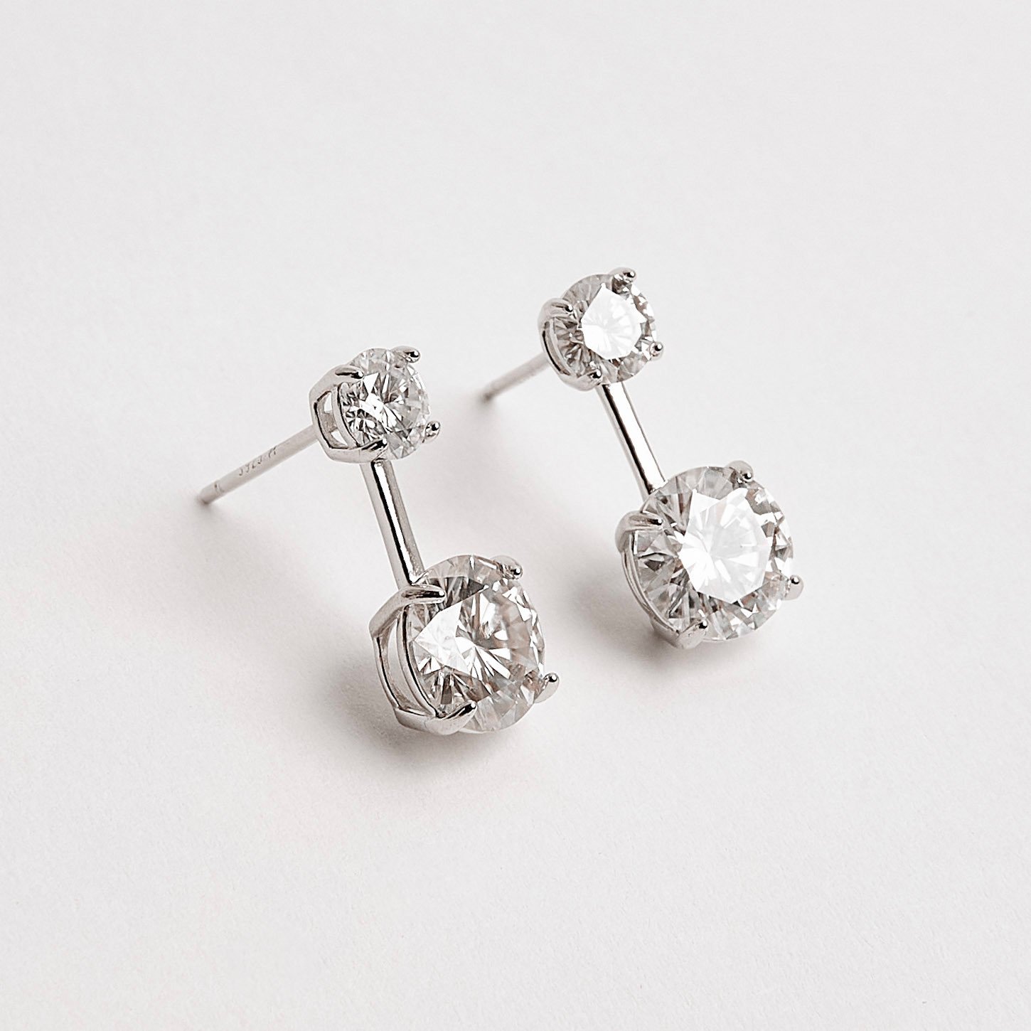 Imagem Secundária Brinco 2 moissanites 5 e 8mm ródio