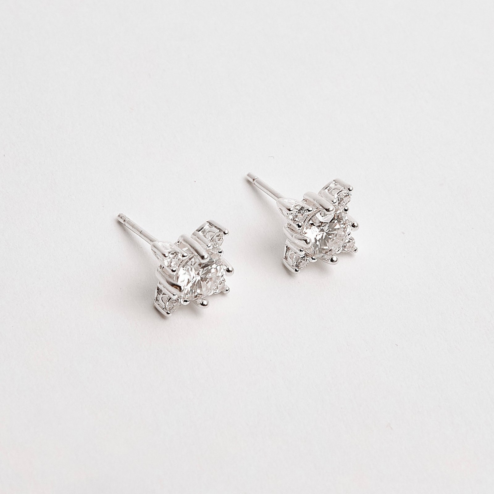 Imagem Secundária Brinco moissanite 5mm com cravejado