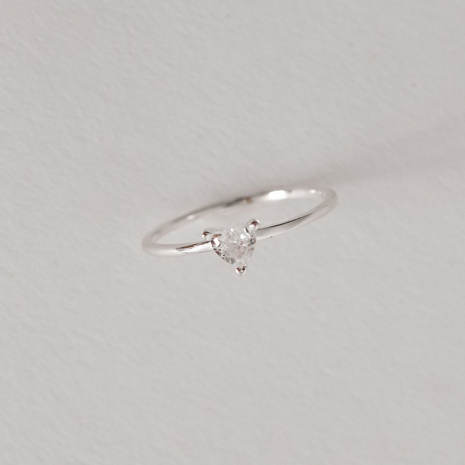 Anel solitário zircônia coração 4mm