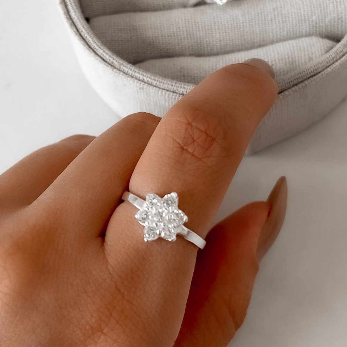 Imagem Anel flor com zircônia
