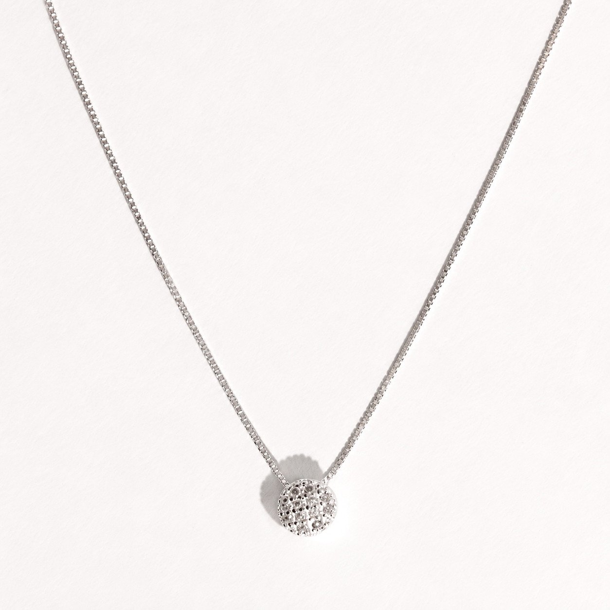 Imagem Colar círculo com zircônias 7mm 40cm