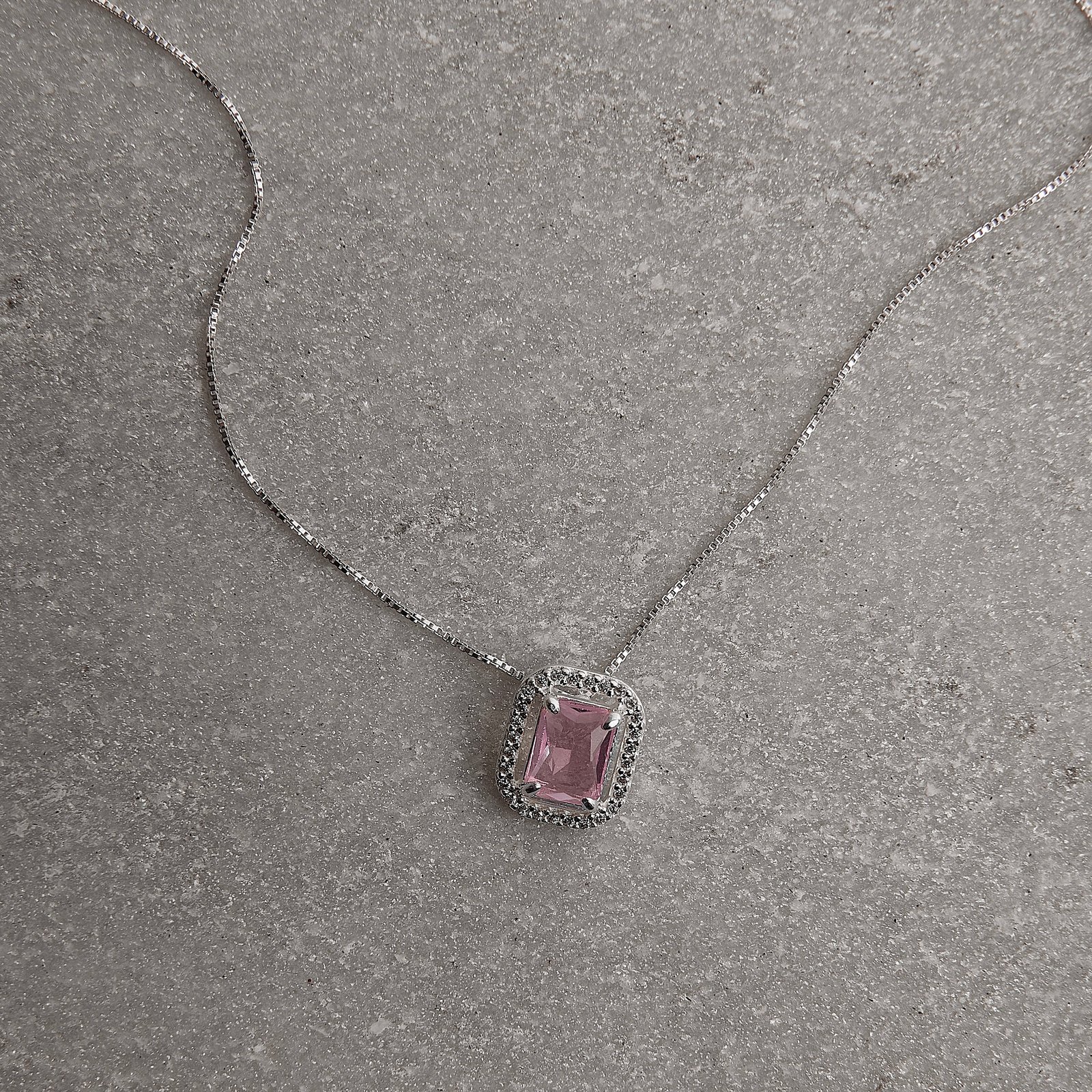 Colar zircônia retangular rosa com cravejado 13mm 45cm