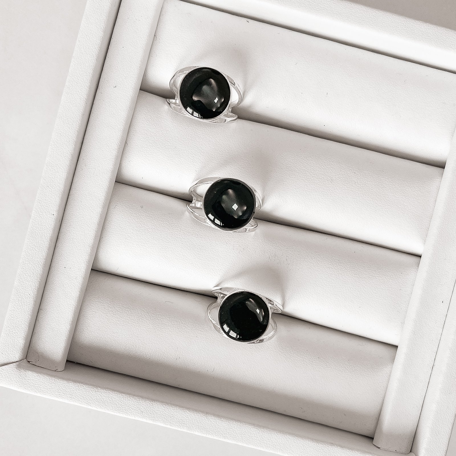 Anel largo dois fios círculo resina