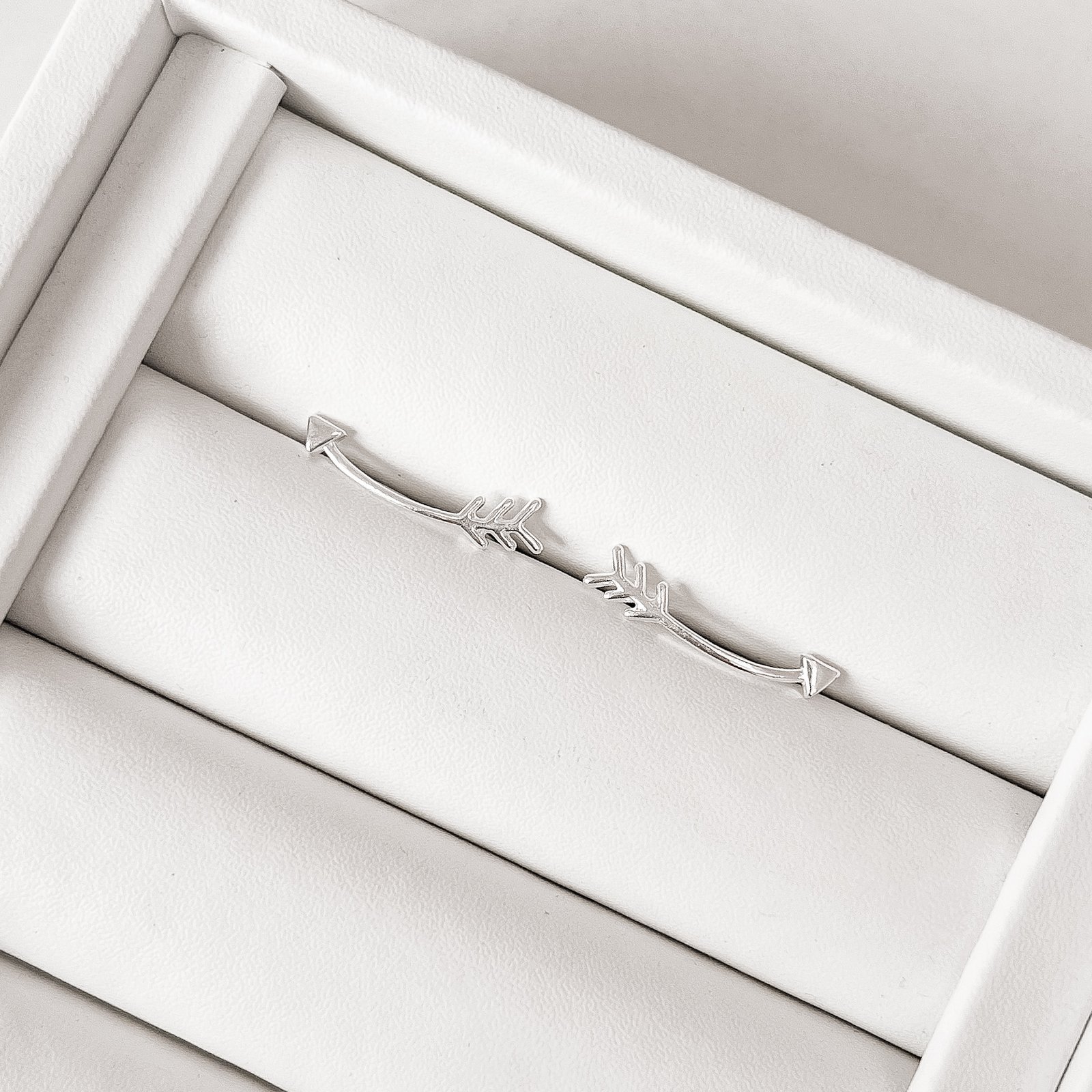Brinco ear cuff flecha tarraxa