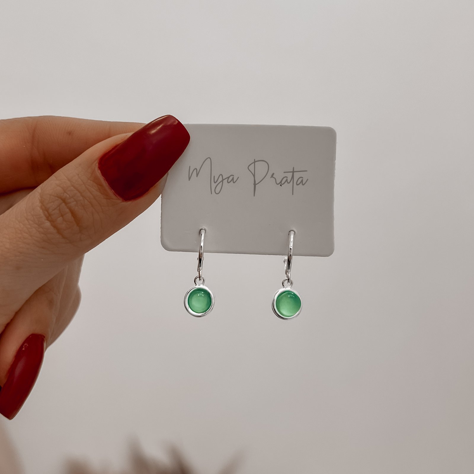 Argola 10mm pingente ágata verde tarraxa