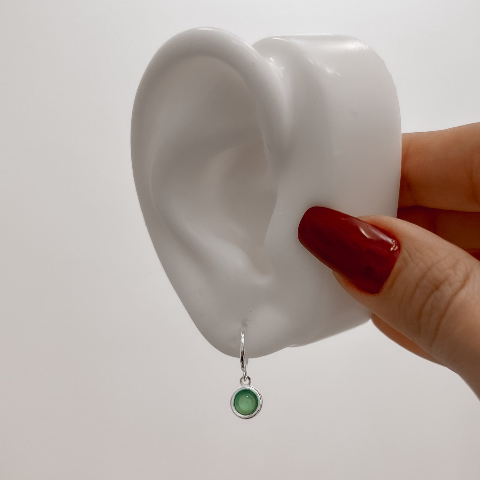 Argola 10mm pingente ágata verde tarraxa