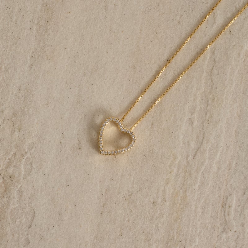 Colar coração vazado cravejado 16mm 45cm com alongadora