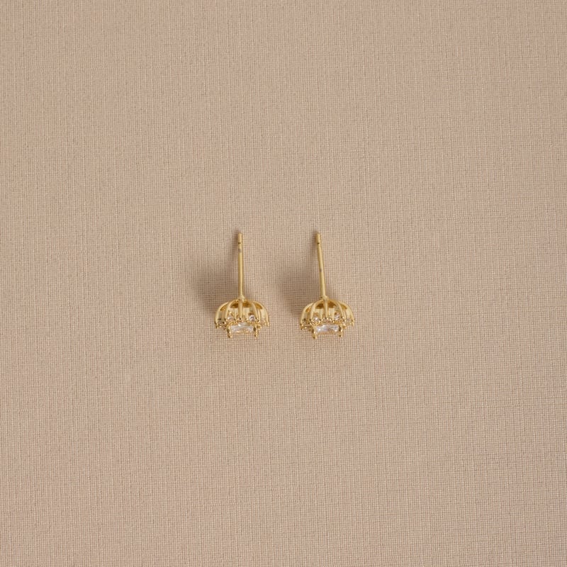 Brinco zircônia retangular com cravejado 8mm