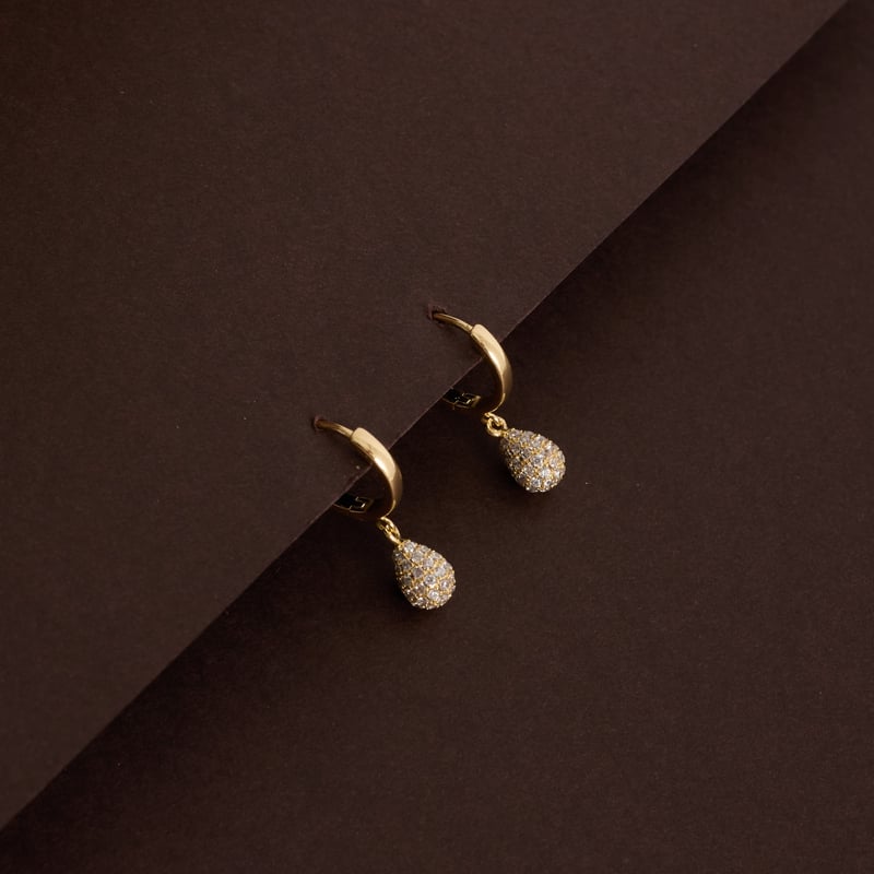 Argola click 13mm pingente gota cravejada