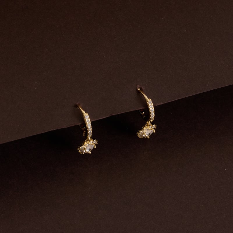 Argola click cravejada 11mm pingente zircônia coração