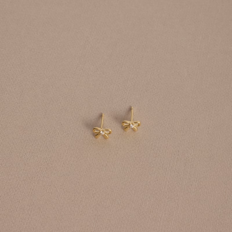 Brinco laço detalhe zircônia 7mm
