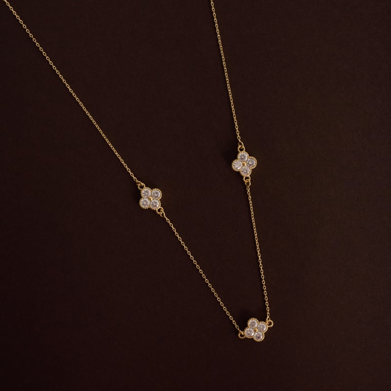 Colar entremeio trevos cravejados 8mm corrente cadeado 45cm com alongadora