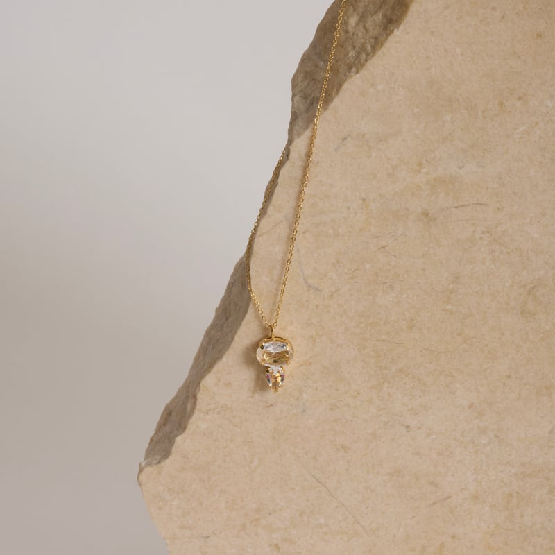 Colar pingente zircônias oval e gota 13mm corrente cadeado 45cm com alongadora