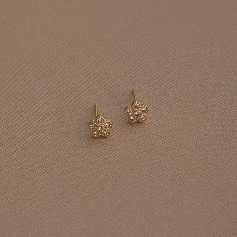 Brinco flor cravejada 7mm