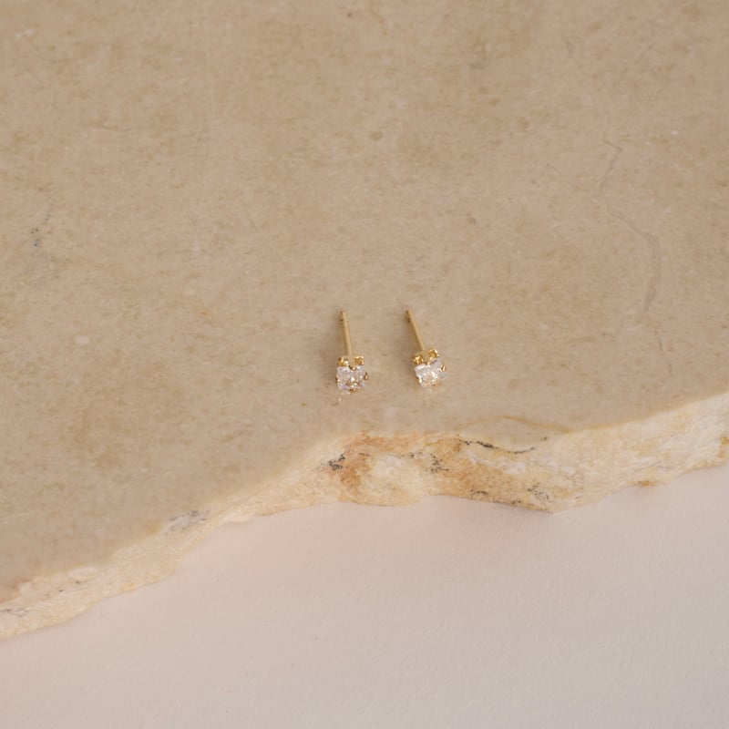 Brinco zircônia quadrada cristal caixa alta 3mm
