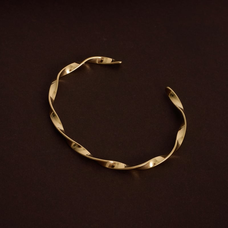 Bracelete fio achatado torcido 3.4 regulável