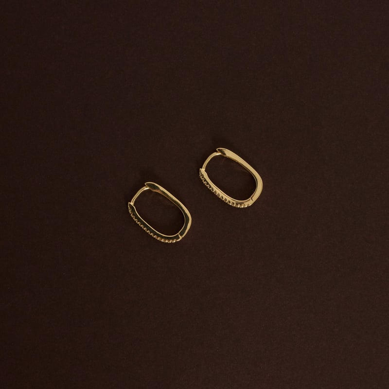 Argola click oval cravejada 17mm