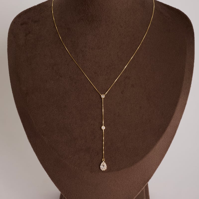 Colar gravatinha zircônias redonda e gota com cravejado 9mm 50cm com alongadora